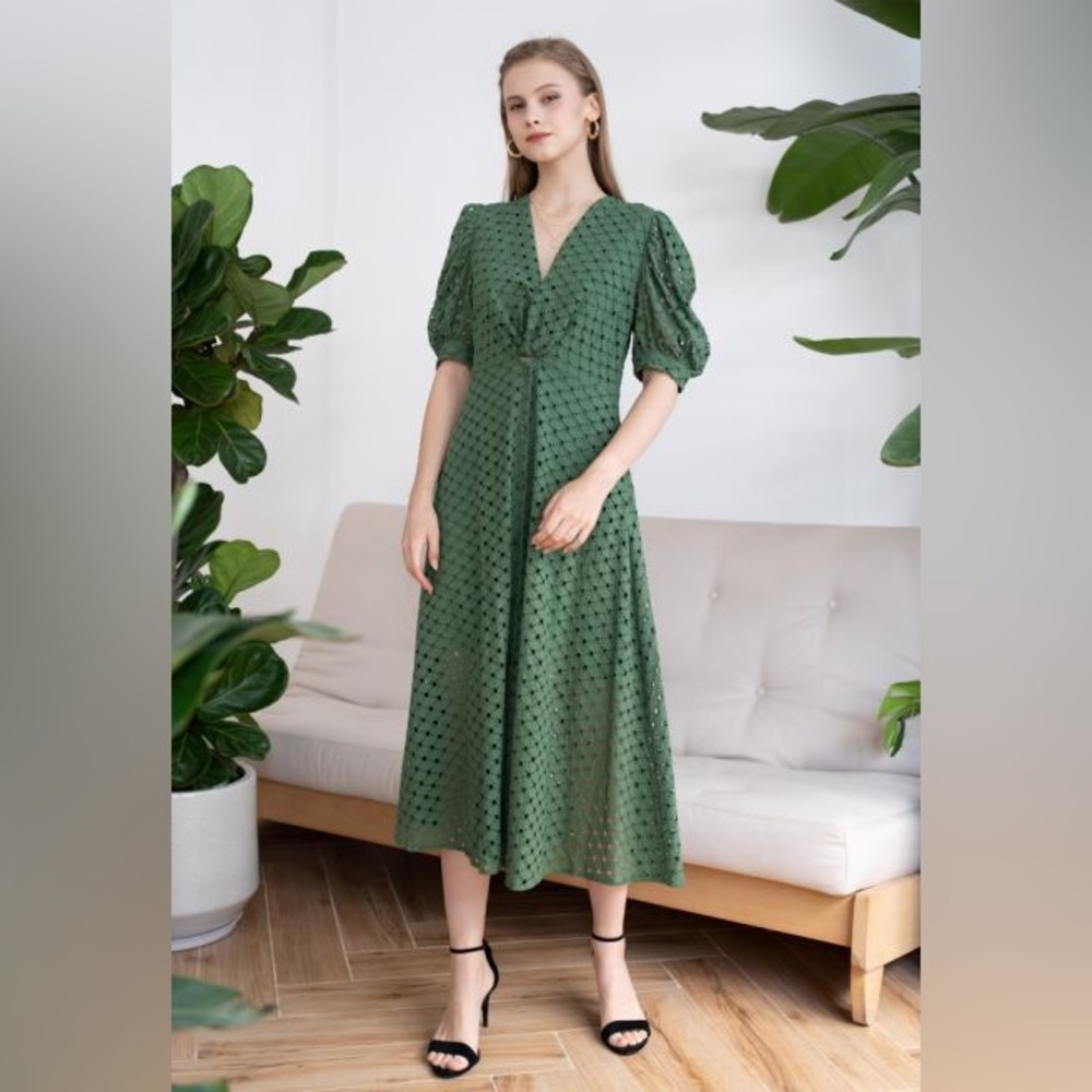 TWIST V-NECK BUTTONED EYELET DRESS IN GREEN